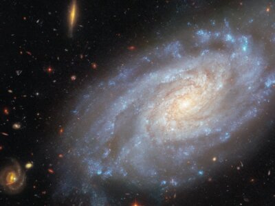 Teleskop Hubble'a uchwycił galaktykę spiralną w gwiazdozbiorze Lwa