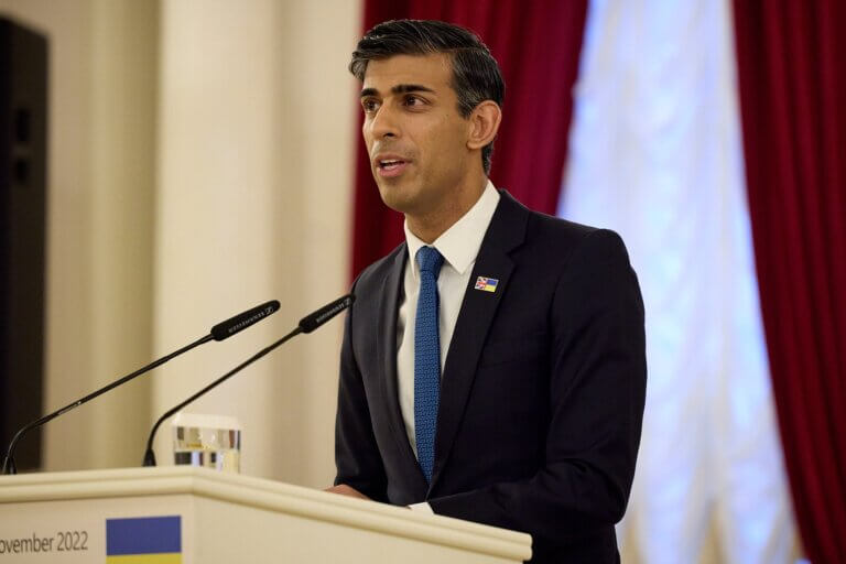 Były premier Wielkiej Brytanii Rishi Sunak objął stanowiska doradcy w technologicznym gigancie Microsoft i w zajmującym się rozwojem sztucznej inteligencji start-upie Anthropic - podały brytyjskie media.