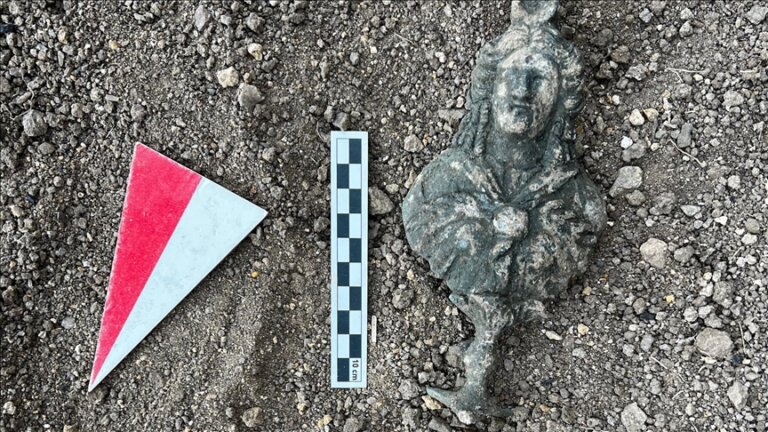 Popiersie egipskiej bogini Izydy