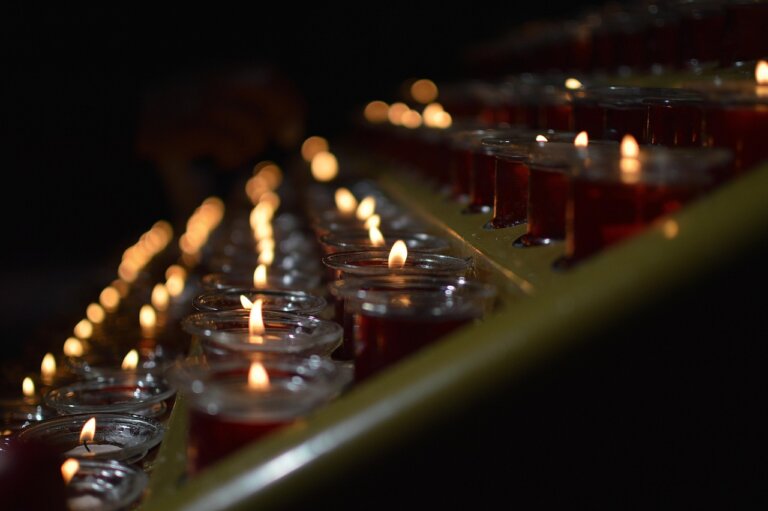 Niemcy, gotując się do wojny w 1939 roku, starannie przygotowali się do likwidacji polskich warstw przywódczych; był to ich priorytet – powiedziała koordynatorka akcji „Zapal znicz pamięci” Marta Szczesiak-Ślusarek z IPN w Poznaniu. W niedzielę (19 października 2025 roku) w wielu regionach kraju na grobach pomordowanych Polaków zapłoną znicze.