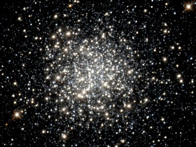 Teleskop Hubble'a wykonał obserwacje gromady kulistej w gwiazdozbiorze Góry Stołowej