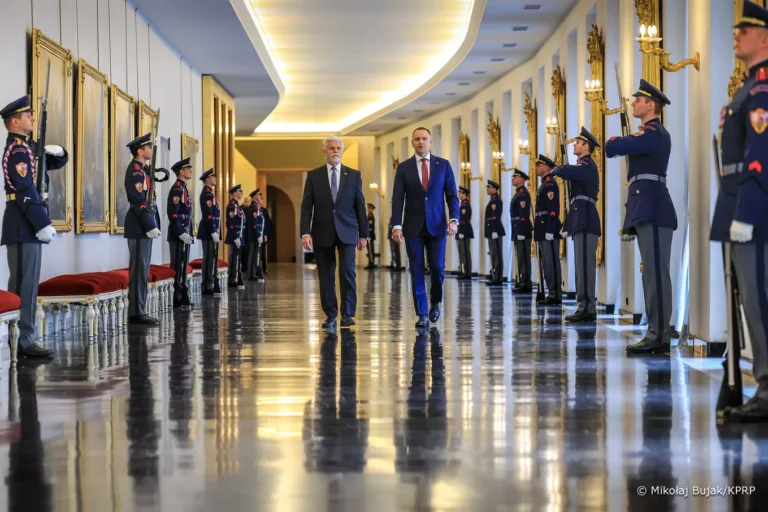 Polska i Czechy są liderami w Unii Europejskiej w zakresie uniezależnienia się od rosyjskiego gazu – powiedział prezydent Karol Nawrocki po spotkaniu ze swym czeskim odpowiednikiem Petrem Pavlem w Pradze. Oba kraje uważają Rosję za największe zagrożenie dla bezpieczeństwa Europy – dodał.