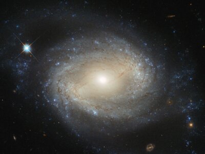 Teleskop Hubble’a wykonał obserwacje galaktyki Seyferta w gwiazdozbiorze Panny