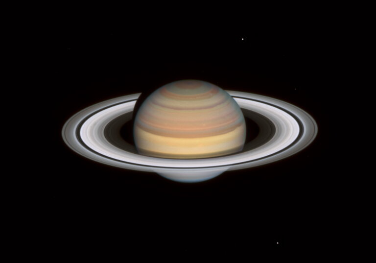 Saturn bez pierścieni. Co stoi za ich zniknięciem?