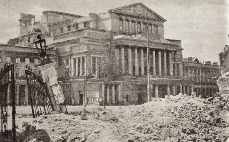 Prof. Jerzy MIZIOŁEK: Panteon teatrów i jego potrójny listopadowy jubileusz