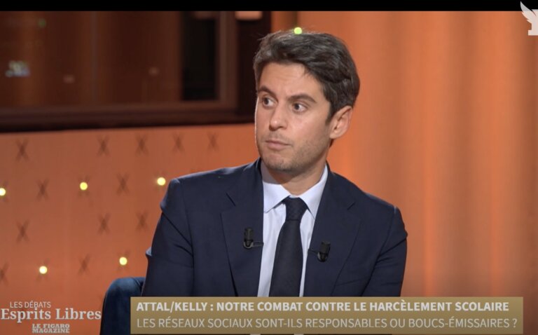 Nie ma relacji równego z równym między nauczycielem a uczniami, jest ten, który wie i ten, który się uczy  [Gabriel ATTAL w „Le Figaro”]