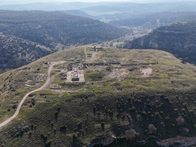 Wielki rzymski stadion z Blaundos. Budowla znajdowała się tuż nad stromym kanionem 