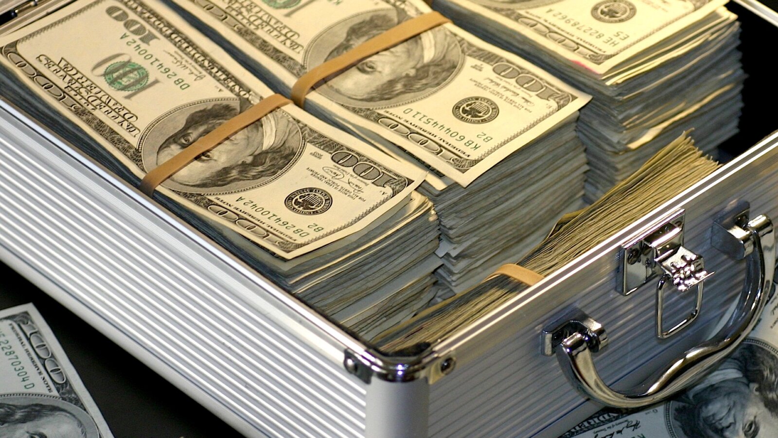 Marcin ZARZECKI: Jak pieniądz kolonizuje nasze życie