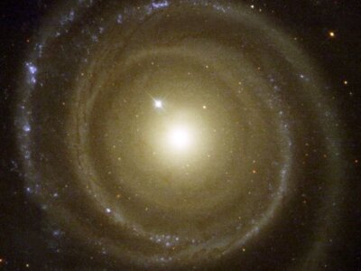 Astronomowie uchwycili galaktykę spiralną w gwiazdozbiorze Centaura