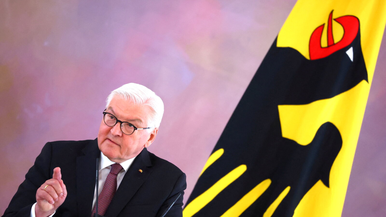 Jan ŚLIWA: Kto kogo zdelegalizuje?