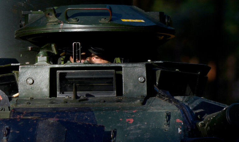 Edward LUCAS: Sztuka na linii frontu