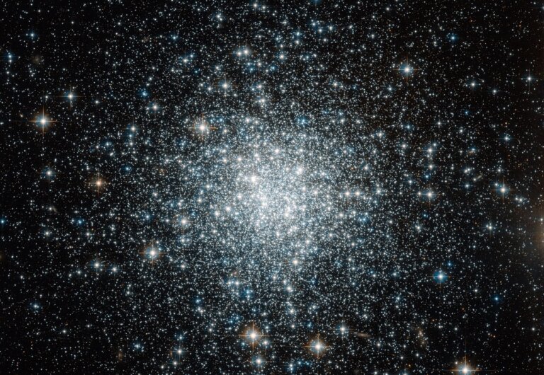 Astronomowie uchwycili gromadę kulistą w gwiazdozbiorze Delfina