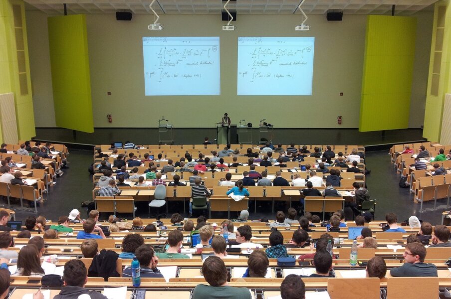 Zdjęcie okładkowe wpisu Maciej BZURA: Studiowanie, które ma wartość. Zadanie niełatwe, ale warte wysiłku