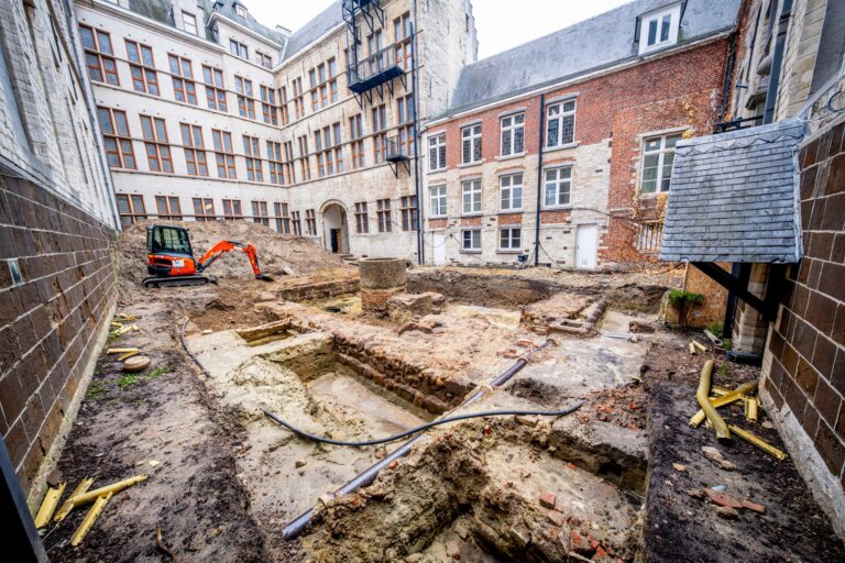 średniowieczny kamienny dom