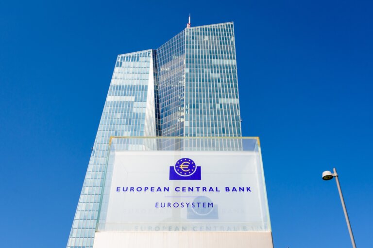 Europejski Bank Centralny (EBC) odrzucił wniosek Brukseli o zabezpieczenie tzw. pożyczki reparacyjnej dla Ukrainy, która miałaby być sfinansowana z wykorzystaniem rosyjskich zamrożonych aktywów - powiadomił brytyjski dziennik „Financial Times”, powołując się na własnych informatorów.