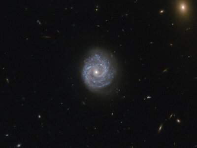 Astronomowie zaobserwowali galaktykę Seyferta z niezwykle małą czarną dziurą w centrum