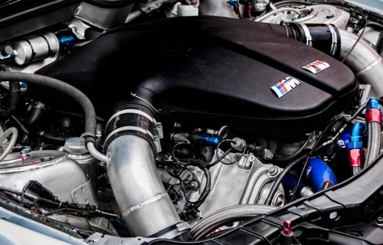 Unia Europejska wycofuje się z zakazu sprzedaży samochodów z silnikami spalinowymi