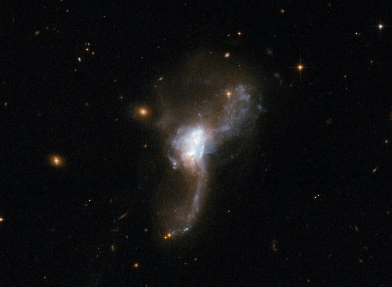 Astronomowie wykonali obserwacje pary zderzających się galaktyk w gwiazdozbiorze Tukana