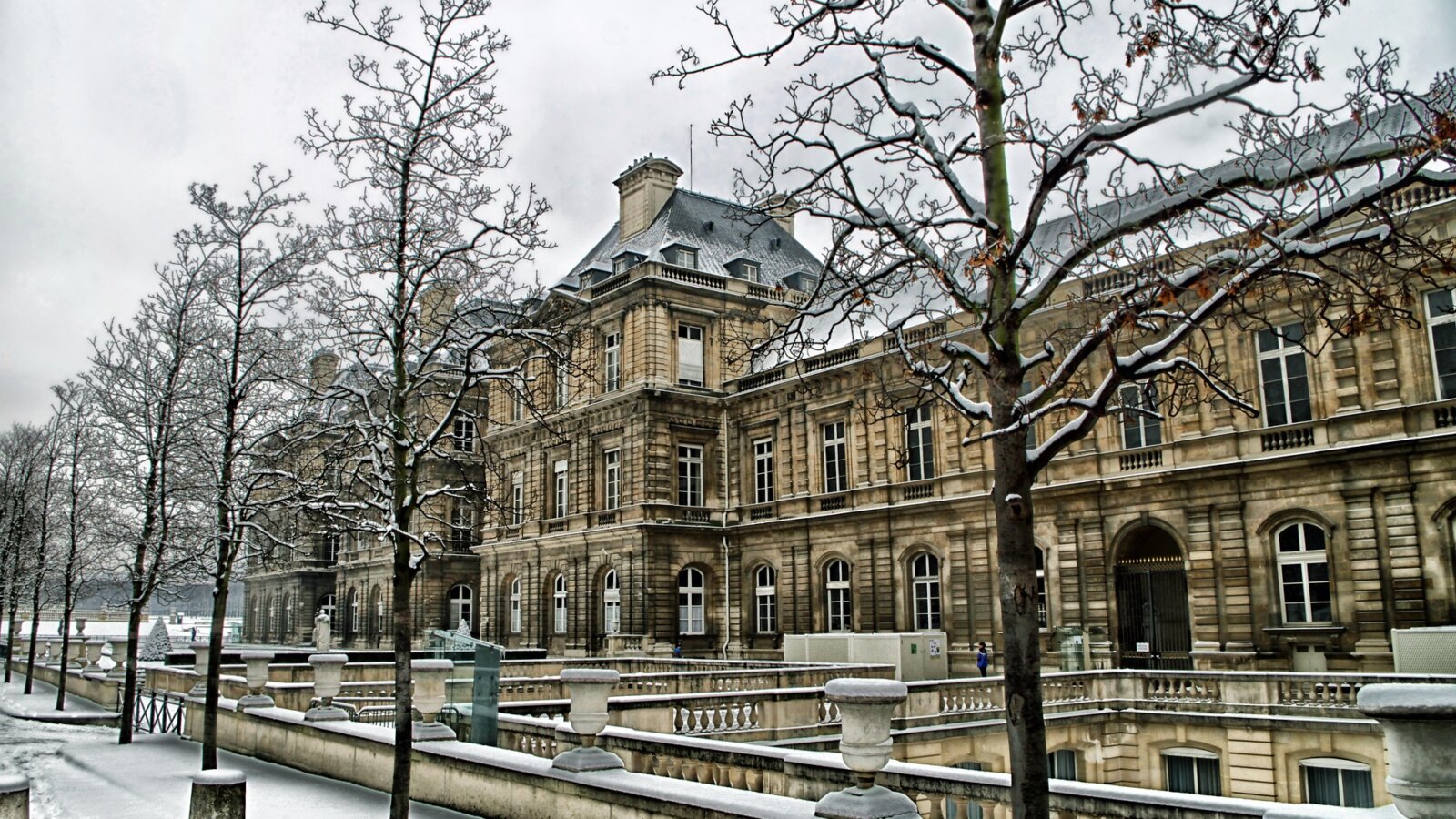 Julia DELANNE: Miesiąc w Paryżu. Dziesięć pomysłów. Grudzień 2025