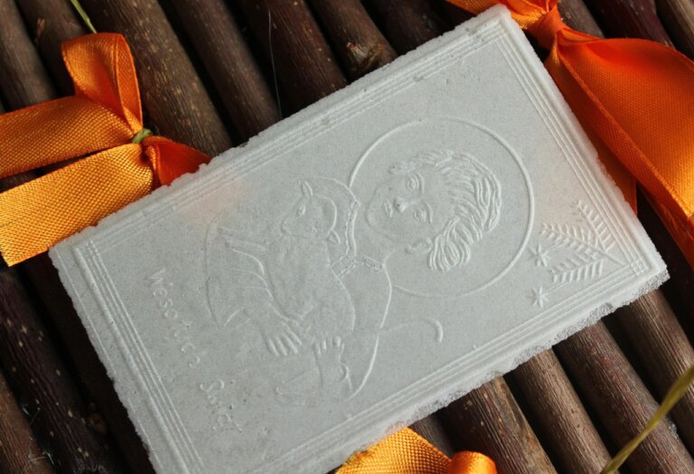 Najstarszy zachowany do dziś opłatek został znaleziony w książce należącej do polskiego szlachcica Władysława Konstantego Wituskiego (1605-1655). O odkryciu tym oraz bibliotece polskiego podróżnika, zagrabionej przez Szwedów w XVII wieku, opowiada dr Joanna Zatorska-Rosen.