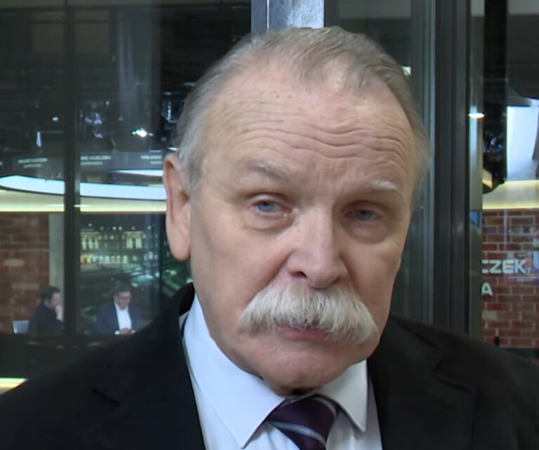 Adam Borowski. List 25