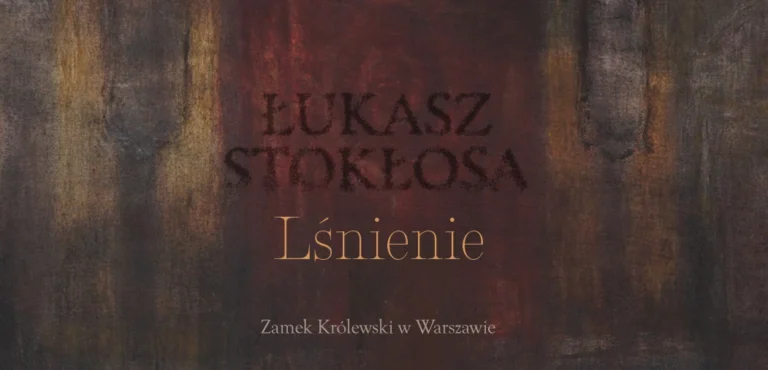 W murach Zamku Królewskiego spotykają się dwa sposoby opowiadania historii: monumentalne wizje Jana Matejki i wyciszone, współczesne obrazy Łukasza Stokłosy. Razem tworzą malarski dialog o pamięci, władzy i znaczeniu przeszłości dla dzisiejszej tożsamości. Wystawę