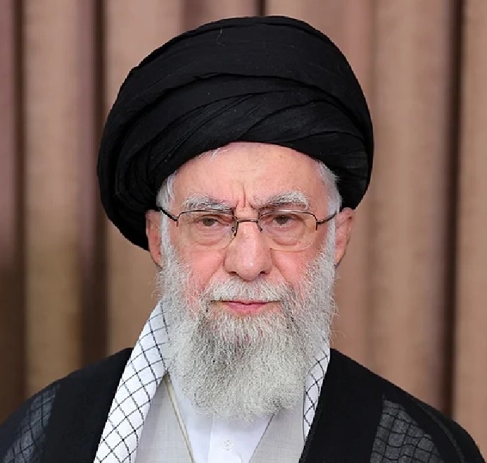 Ajatollah Chamenei schodzi do głębokiego schronu w oczekiwaniu na operację USA