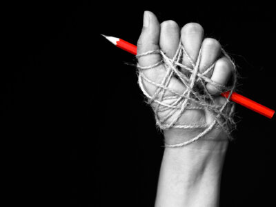 Niebezpieczne głosowanie zakazujące mediów społecznościowych we francuskim parlamencie [Nathaniel GARSTECKA]