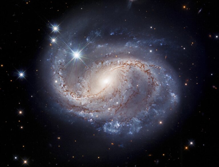 Astronomowie odkryli najwcześniejszą dotychczas galaktykę spiralną z poprzeczką