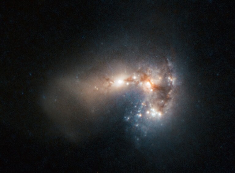 Astronomowie zaobserwowali galaktykę nieregularną w gwiazdozbiorze Rzeźbiarza