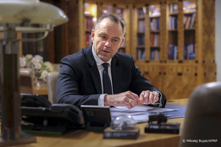 Prezydent cieszy się największym zaufaniem