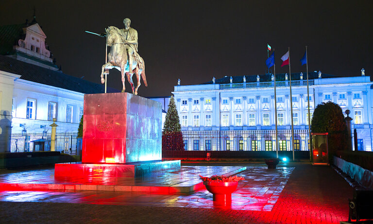 Prezydent Karol Nawrocki, Sejm i Senat w badaniu CBOS